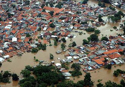 Gubernur Fauzi Bowo - Itu Hanya Genangan, Bukan Banjir